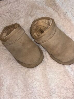 👟3/$10 - slipper uggs